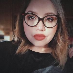 Meet your Posher, Monica